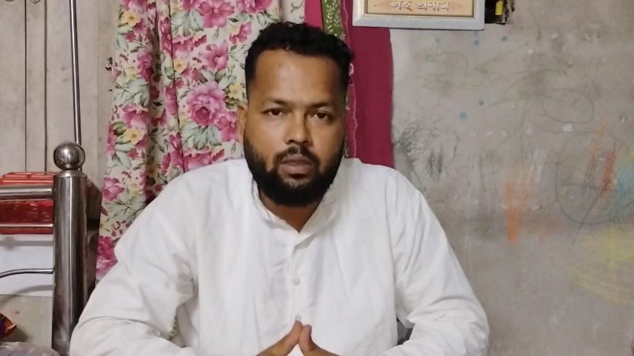 Suman Biswas: পুরো বেতন কাটা গেল চাকরিহারা আন্দোলনকারী সুমনের, 'যোগ্য' শিক্ষকদের বললেন... Suman Biswas: পুরো বেতন কাটা গেল চাকরিহারা আন্দোলনকারী সুমনের, 'যোগ্য' শিক্ষকদের বললেন...