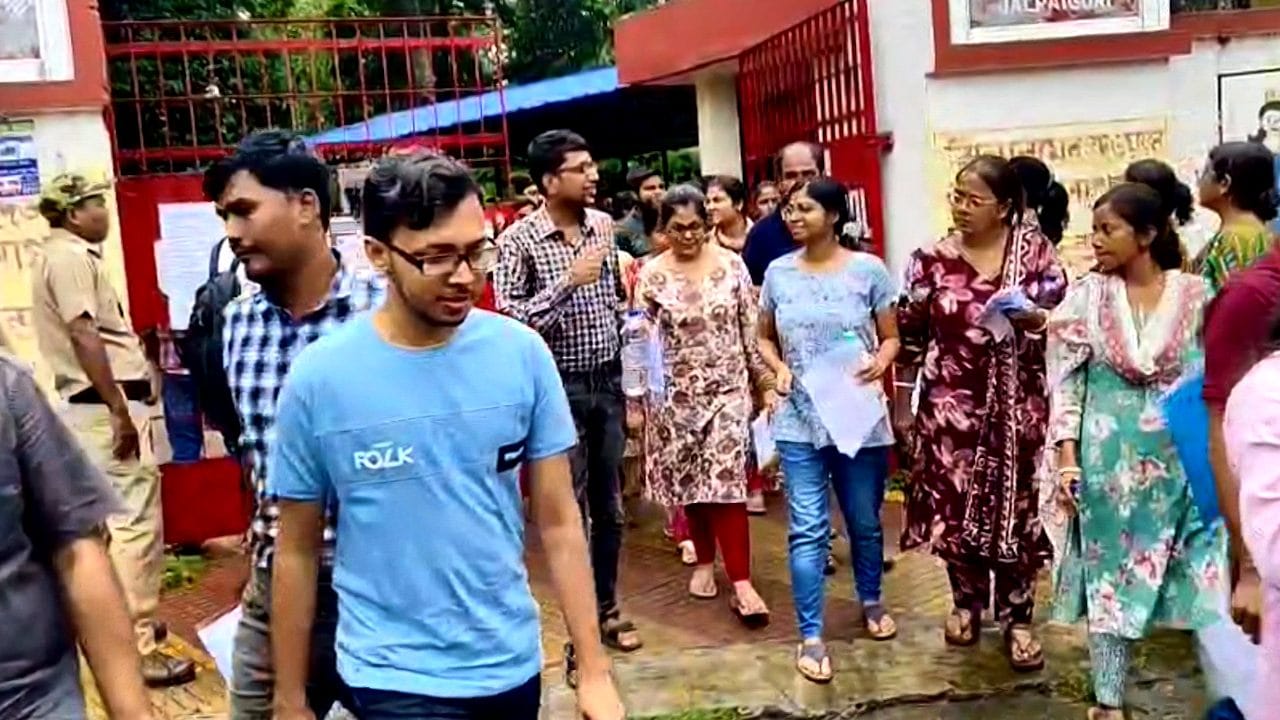 SSC Result: কবে বের হচ্ছে এসএসসি-র রেজাল্ট? জেনে নিন SSC Result: কবে বের হচ্ছে এসএসসি-র রেজাল্ট? জেনে নিন