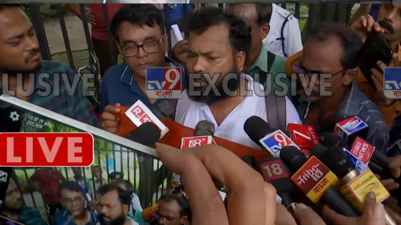 West Bengal Assembly: SSC-র নতুন নিয়োগ প্রক্রিয়া স্থগিতের আবেদন, এবার বিধানসভায় পৌঁছে গেলেন সুমন-সহ চাকরিহারাদের একাংশ West Bengal Assembly: SSC-র নতুন নিয়োগ প্রক্রিয়া স্থগিতের আবেদন, এবার বিধানসভায় পৌঁছে গেলেন সুমন-সহ চাকরিহারাদের একাংশ