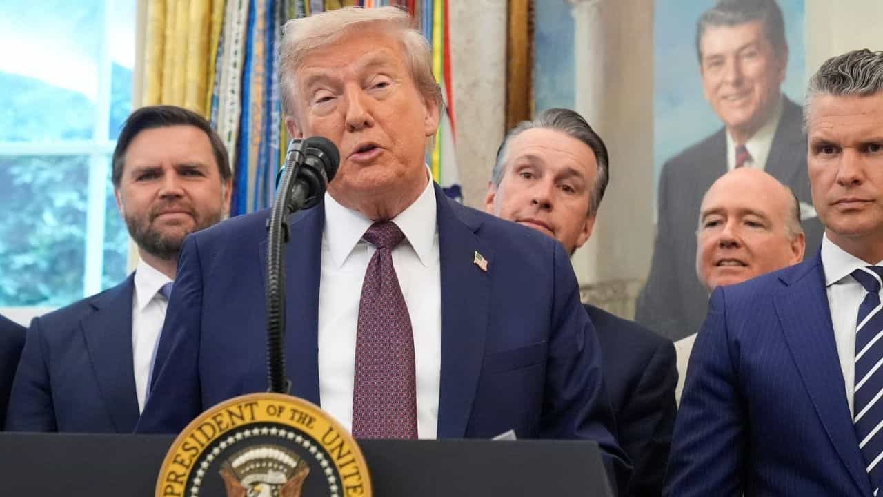 Donald Trump on India: 'ভারতের সঙ্গে খুব ভাল সম্পর্ক কিন্তু...', শুল্ক নিয়ে এবার নতুন দাবি ট্রাম্পের Donald Trump on India: 'ভারতের সঙ্গে খুব ভাল সম্পর্ক কিন্তু...', শুল্ক নিয়ে এবার নতুন দাবি ট্রাম্পের