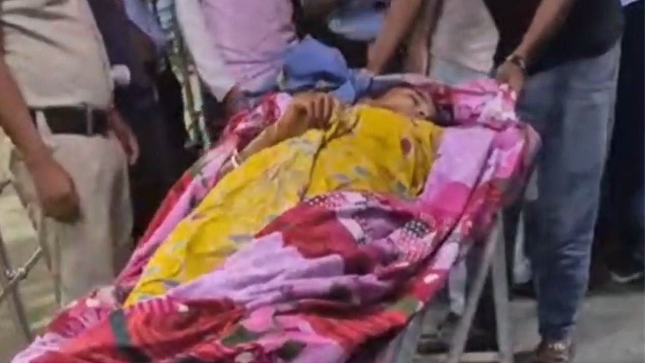 Jalpaiguri: হন্তদন্ত হয়ে বাড়ি থেকে বেরিয়ে যান ব্যক্তি, কয়েকঘণ্টা পরই সামনে এল হাড়হিম ঘটনা Jalpaiguri: হন্তদন্ত হয়ে বাড়ি থেকে বেরিয়ে যান ব্যক্তি, কয়েকঘণ্টা পরই সামনে এল হাড়হিম ঘটনা