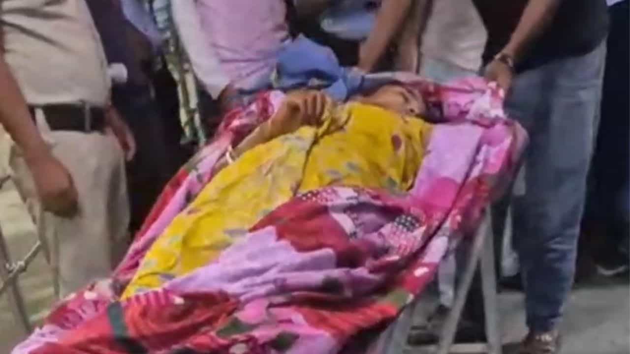Jalpaiguri: হন্তদন্ত হয়ে বাড়ি থেকে বেরিয়ে যান ব্যক্তি, কয়েকঘণ্টা পরই সামনে এল হাড়হিম ঘটনা Jalpaiguri: হন্তদন্ত হয়ে বাড়ি থেকে বেরিয়ে যান ব্যক্তি, কয়েকঘণ্টা পরই সামনে এল হাড়হিম ঘটনা