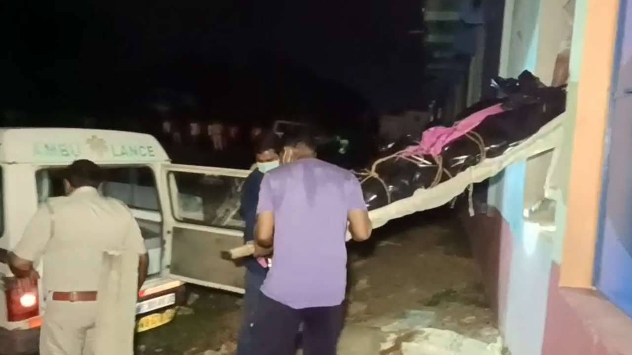 Bankura: দুর্গন্ধে ঢেকেছিল গোটা এলাকা! অষ্টমীর রাতে ভাড়া বাড়ি থেকে যুগলের পচাগলা দেহ উদ্ধারে চাঞ্চল্য