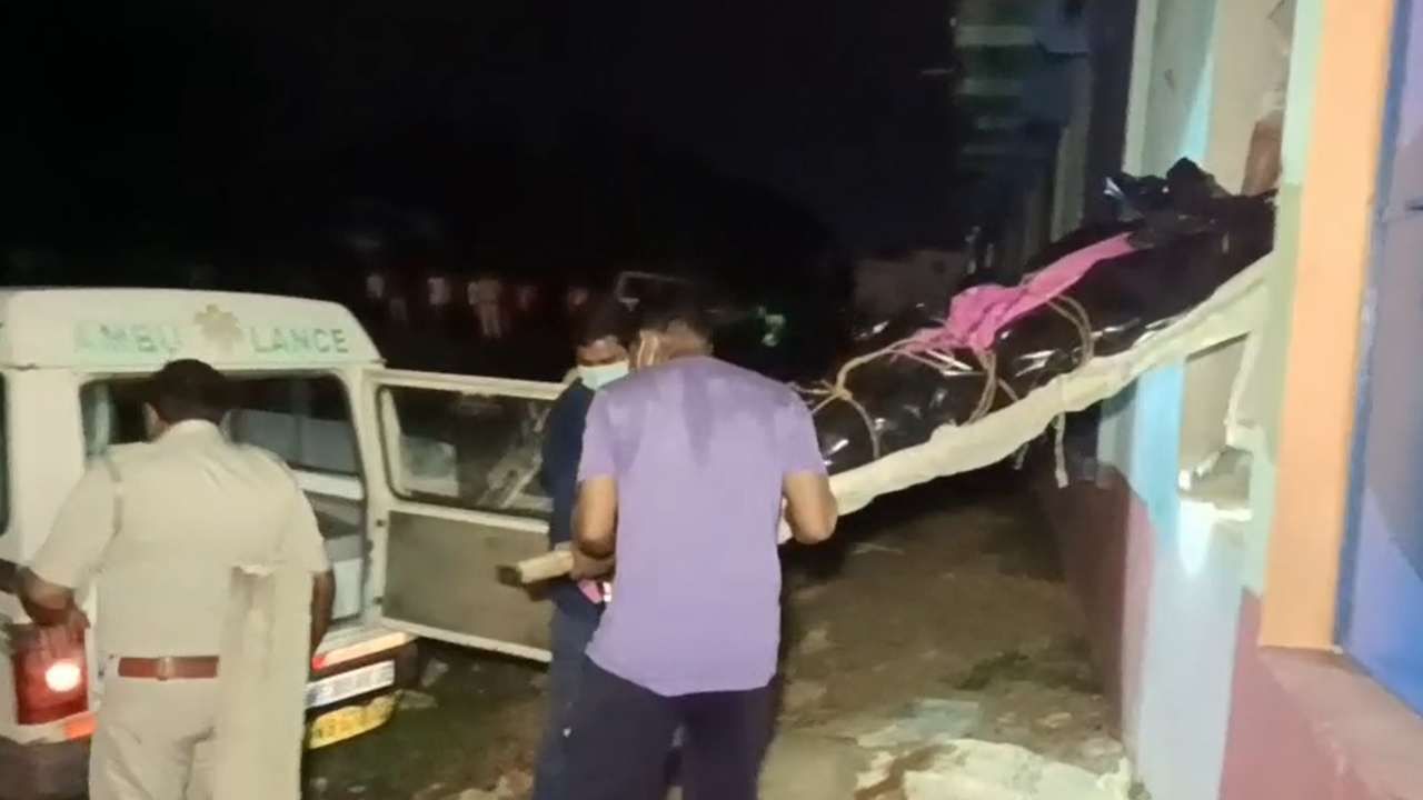 Bankura: দুর্গন্ধে ঢেকেছিল গোটা এলাকা! অষ্টমীর রাতে ভাড়া বাড়ি থেকে যুগলের পচাগলা দেহ উদ্ধারে চাঞ্চল্য