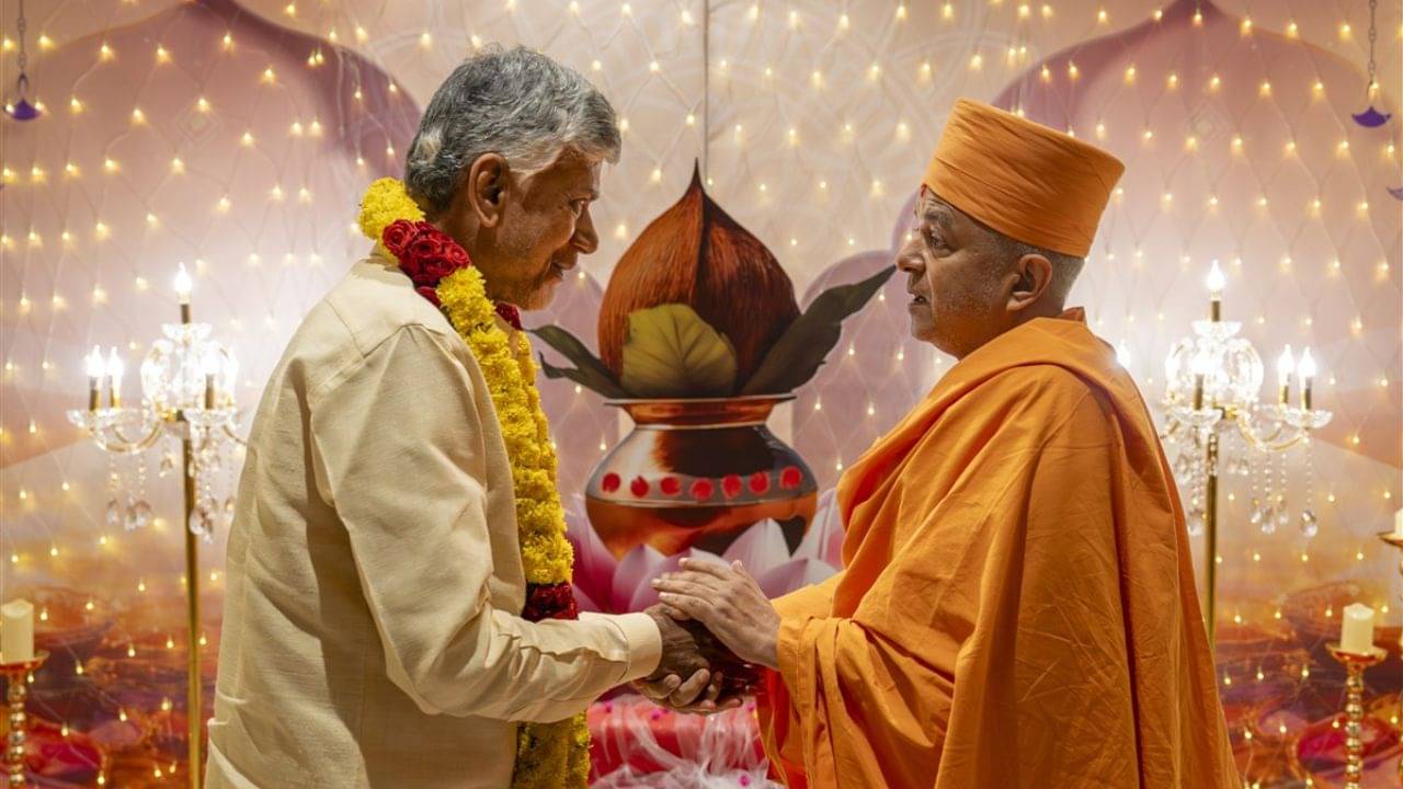 BAPS Hindu Mandir, Abu Dhabi: আবুধাবির মন্দিরকে অন্যতম অসাধারণ অভিজ্ঞতা বলে বর্ণনা করলেন চন্দ্রবাবু নাইডু