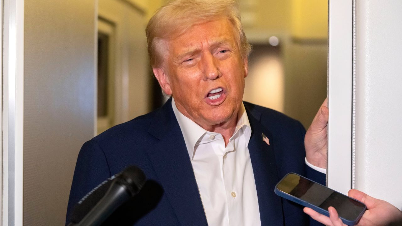 Donald Trump on Nuclear Warhead: পরমাণু-যুদ্ধের 'প্রাক্কাল'? রাশিয়ার সাফল্য 'দেখে' ৩৩ বছরের চুক্তি ভাঙলেন ট্রাম্প Donald Trump on Nuclear Warhead: পরমাণু-যুদ্ধের 'প্রাক্কাল'? রাশিয়ার সাফল্য 'দেখে' ৩৩ বছরের চুক্তি ভাঙলেন ট্রাম্প