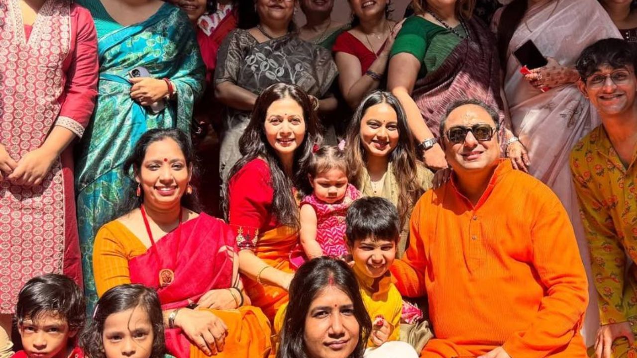 ভাইফোঁটা উপলক্ষে একফ্রেমে দেখা মিলল মল্লিক পরিবারের। 