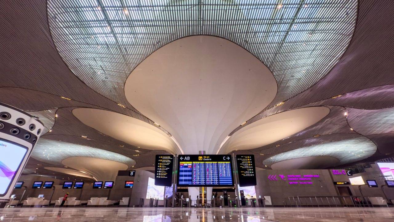 NMIAL: নভি মুম্বইয়ে অত্যাধুনিক বিমানবন্দর তৈরি করছে আদানি গ্রুপ, দেখুন ভিতরের ছবি