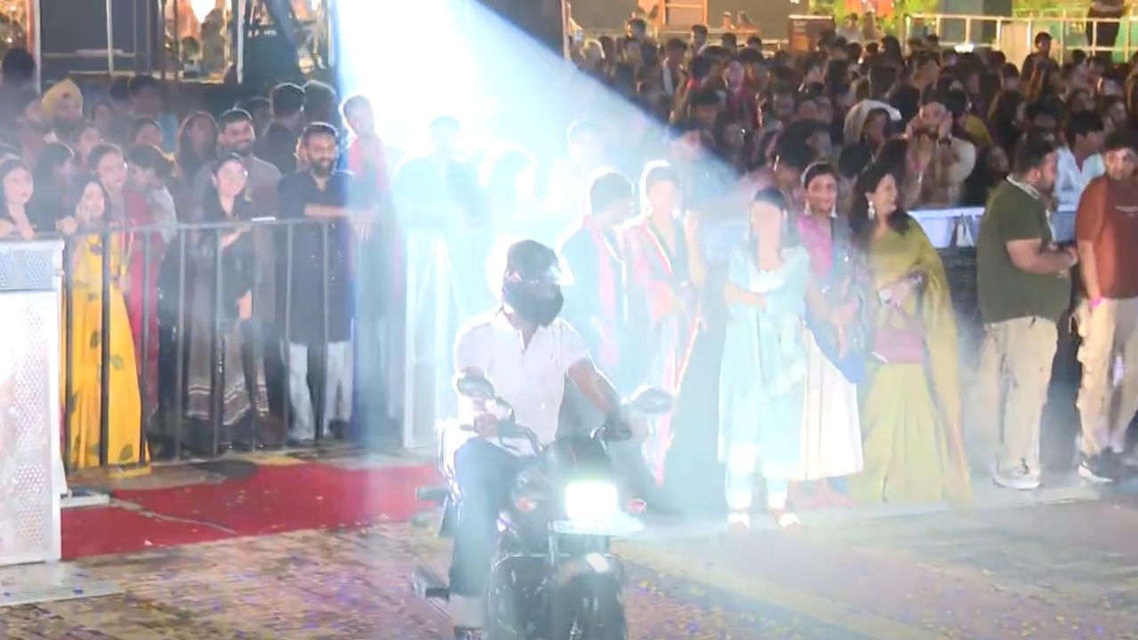 TV9 Festival of India 2025: 'হিরো ব্র্যান্ড নয়, একটা ইমোশন', জমজমাট TV9 ফেস্টিভ্যালে 'হিরোইক' অভিজ্ঞতা শেয়ার করলেন অনেকে TV9 Festival of India 2025: 'হিরো ব্র্যান্ড নয়, একটা ইমোশন', জমজমাট TV9 ফেস্টিভ্যালে 'হিরোইক' অভিজ্ঞতা শেয়ার করলেন অনেকে