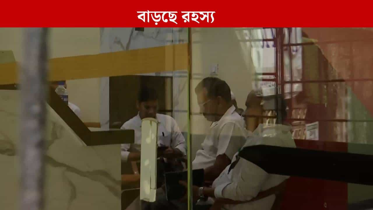 Kolkata: খাস কলকাতায় হোটেলের রুমে বক্স খাট থেকে মিলল যুবকের দেহ, ছুটে গেল পার্ক স্ট্রিট থানার পুলিশ Kolkata: খাস কলকাতায় হোটেলের রুমে বক্স খাট থেকে মিলল যুবকের দেহ, ছুটে গেল পার্ক স্ট্রিট থানার পুলিশ
