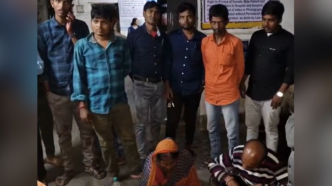 Malda: তুতো ভাইঝিকে নিয়ে পালান যুবক, পারিবারিক বিবাদে ব্যক্তিকে হাঁসুয়া দিয়ে কুপিয়ে খুন