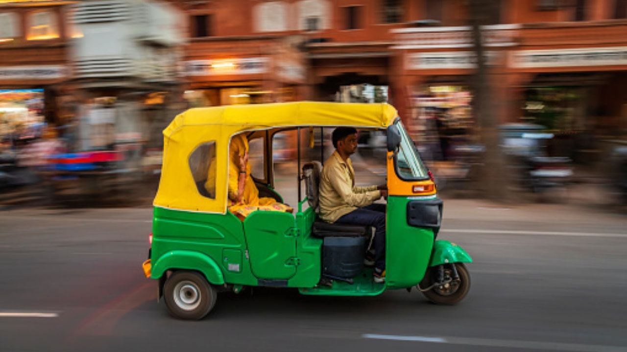 Auto Rickshaw Fare Hike: ভাড়া বাড়তে পারে অটোর, জারি হল নয়া নির্দেশিকা Auto Rickshaw Fare Hike: ভাড়া বাড়তে পারে অটোর, জারি হল নয়া নির্দেশিকা