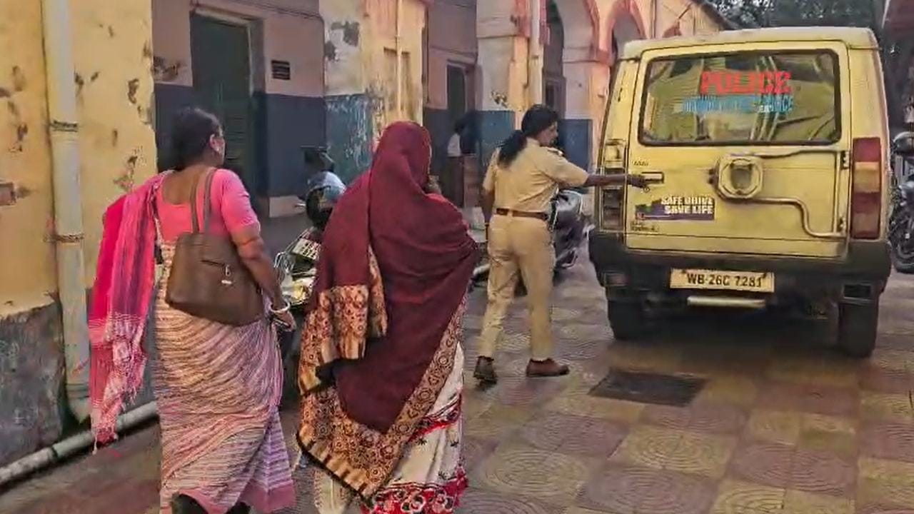 Bolpur: প্রতিবেশীর বিরুদ্ধে ধর্ষণের অভিযোগ, ৩ মাসের গর্ভবতী ষষ্ঠ শ্রেণির ছাত্রী! পুলিশি নিষ্ক্রিয়তার অভিযোগ বিজেপির