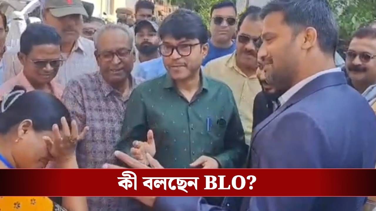 SIR: জেলাশাসককে সামনে পেয়ে কেঁদে ফেললেন BLO, কেন?