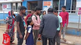 তেল শেষ হওয়ার উপক্রম! দ্রুত গতিতে বাইক ছোটাতে ৮ পড়ুয়াকে ধাক্কা যুবকের