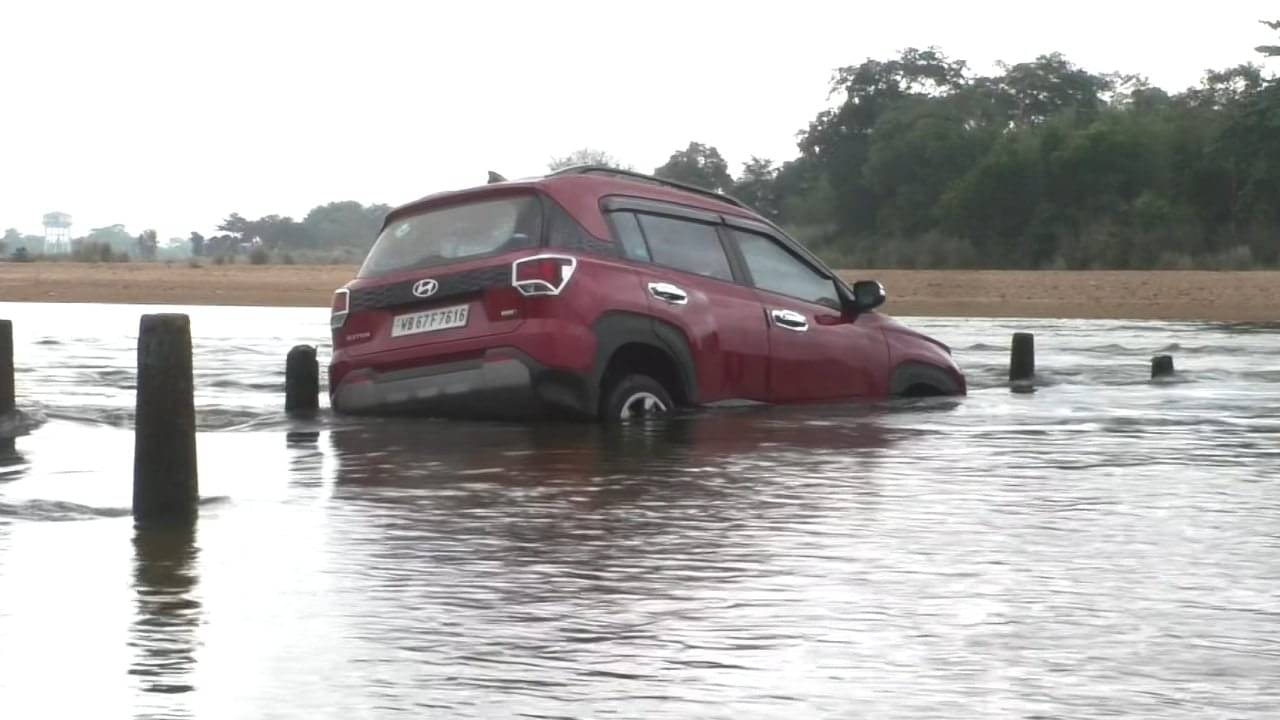 Bankura: দ্বারকেশ্বরের জলে ডুবতে ডুবতেও আটকে গেল গাড়ি, মাঝরাতে ভয়ঙ্কর কাণ্ড বাঁকুড়ায়