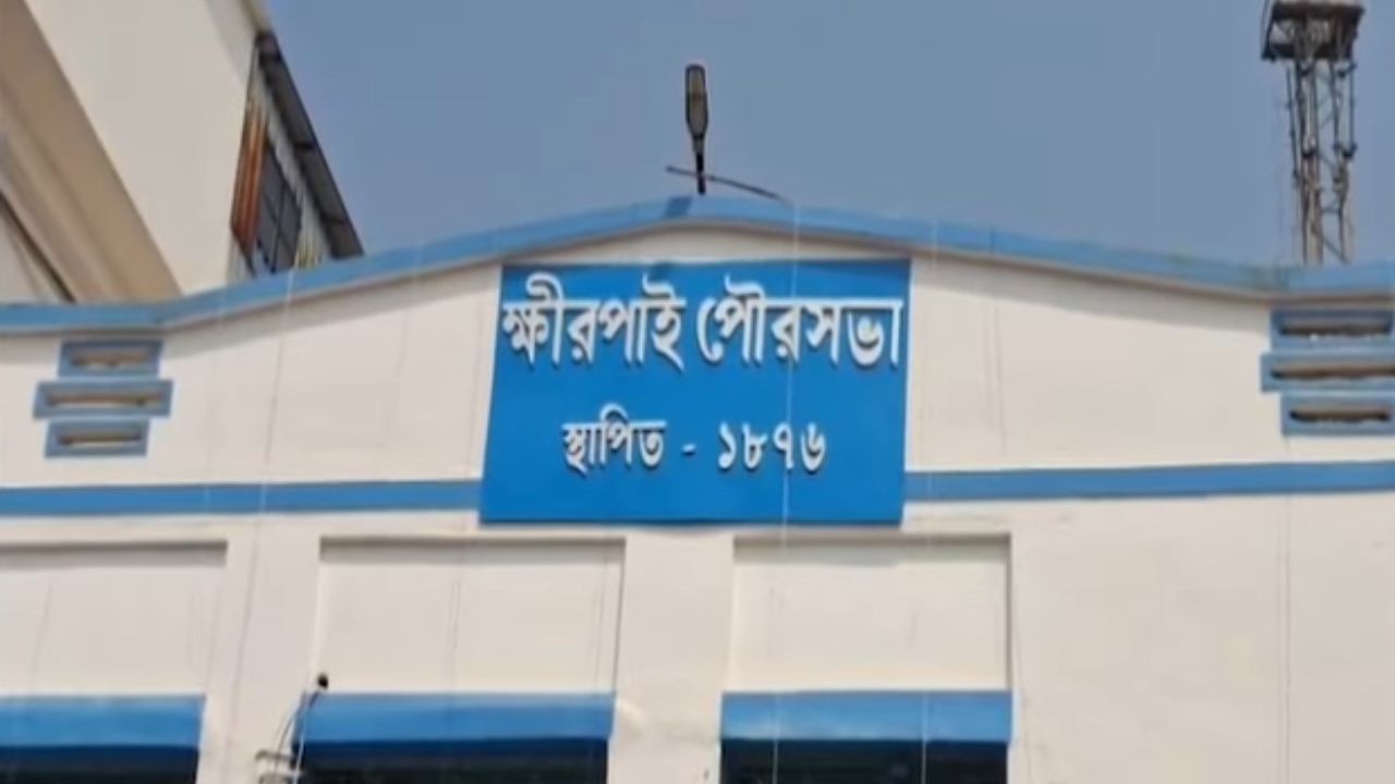 TMC Municipal Chairman: দলের নির্দেশ মানতে চান না কাউন্সিলররা! চেয়ারম্যান ঘিরে বিবাদ তৃণমূলে TMC Municipal Chairman: দলের নির্দেশ মানতে চান না কাউন্সিলররা! চেয়ারম্যান ঘিরে বিবাদ তৃণমূলে