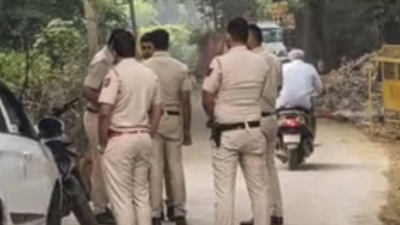 স্কুলে পাঁচতলা থেকে ঝাঁপ চতুর্থ শ্রেণির পড়ুয়ার, পুলিশ আসার আগেই সব সাফ!