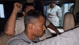 পুলিশের পরীক্ষার প্রশ্ন দিয়ে দেবেন বলে টাকা তুলছিলেন, গ্রেফতার সিভিক