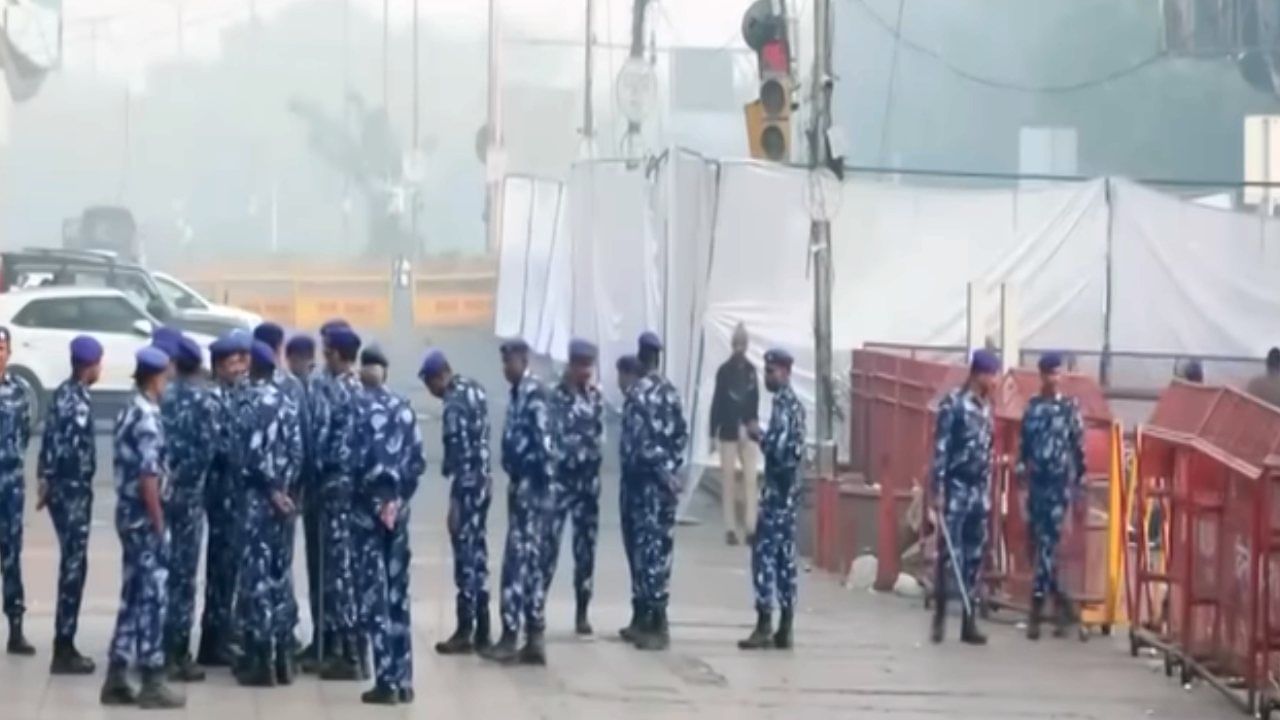 Blast in Delhi: বিস্ফোরণস্থল থেকে ২ ধরণের নমুনা উদ্ধার Blast in Delhi: বিস্ফোরণস্থল থেকে ২ ধরণের নমুনা উদ্ধার