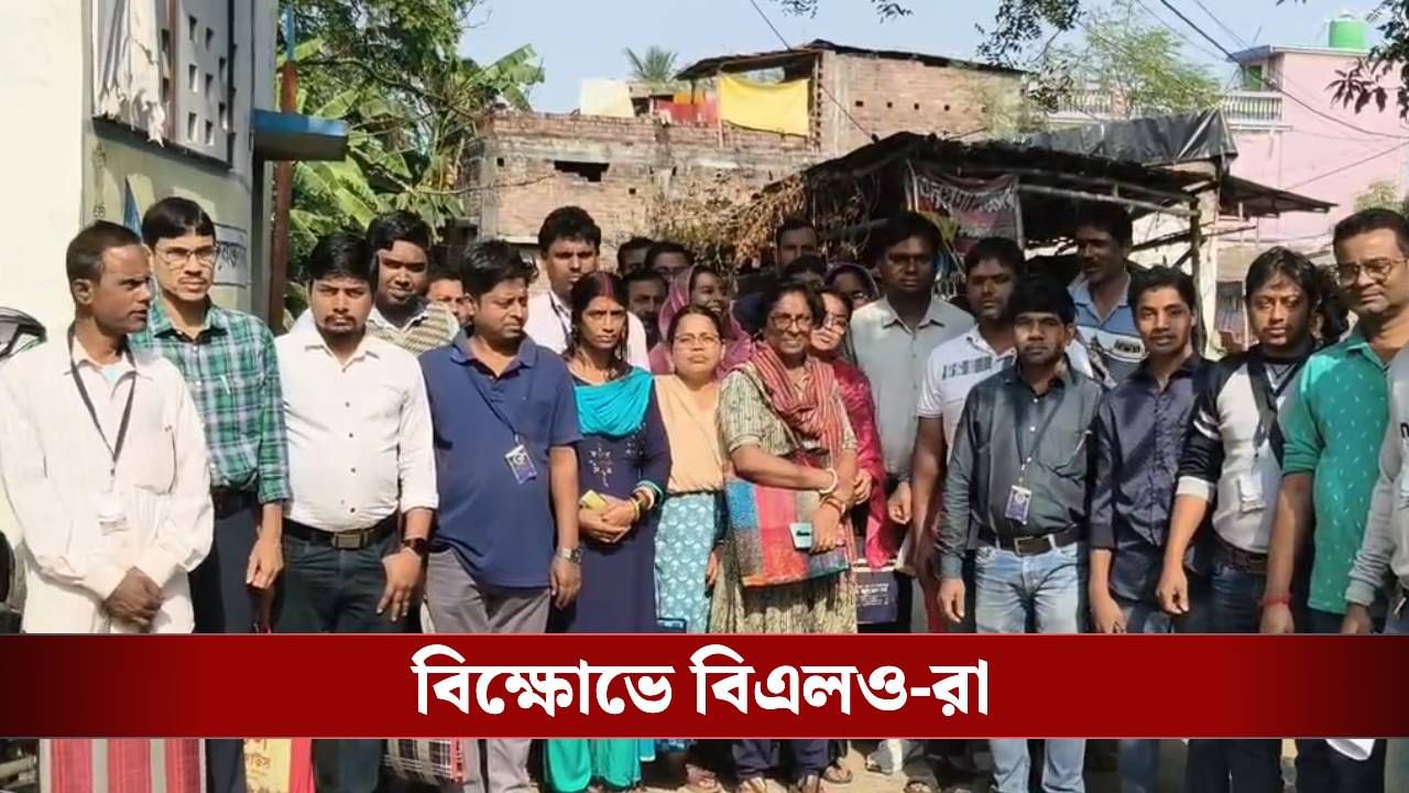 BLO: এত কাজ পারা যাচ্ছে না! ফর্ম বিলির পর এবার আপলোড! রেগে মিটিং ছেড়ে বেরলেন BLO-রা