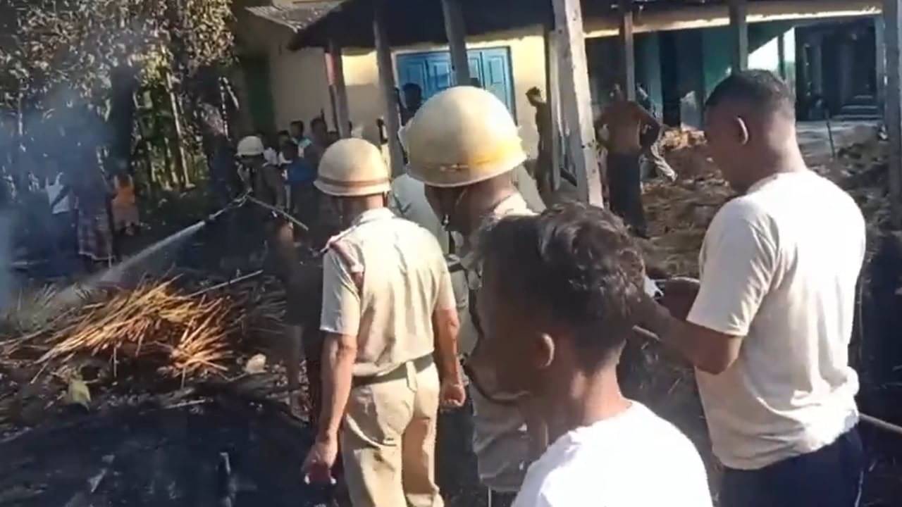 Dhupguri: বিয়ের আনন্দের মাঝেই আগুনে পুড়ে সব ছাই! ভয়ঙ্কর কাণ্ড বানারহাটে