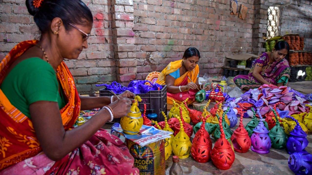GST Rate Cuts: ফুলে ফেঁপে উঠছে হস্তশিল্প, নতুন জিএসটি কাঠামোয় খোলা আকাশ দেখছেন শিল্পীরা