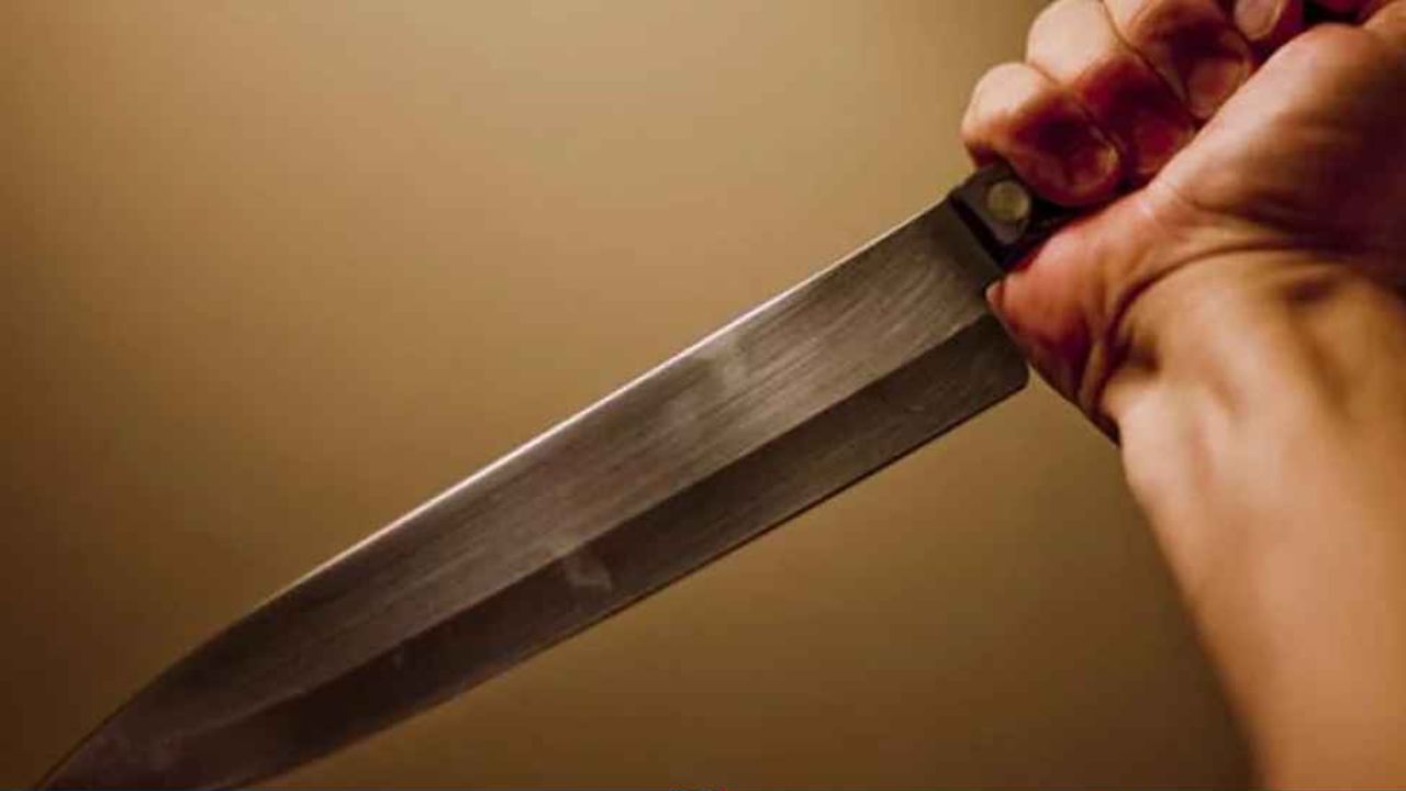 Ganguly Bagan news: মৃৎশিল্পী লক্ষ্মণ পালের ছেলের গলায় ক্ষুর চালিয়ে পালিয়ে গেল দুষ্কৃতী, সকাল-সকাল রক্তে ভাসল গাঙ্গুলিবাগানের রাস্তা Ganguly Bagan news: মৃৎশিল্পী লক্ষ্মণ পালের ছেলের গলায় ক্ষুর চালিয়ে পালিয়ে গেল দুষ্কৃতী, সকাল-সকাল রক্তে ভাসল গাঙ্গুলিবাগানের রাস্তা