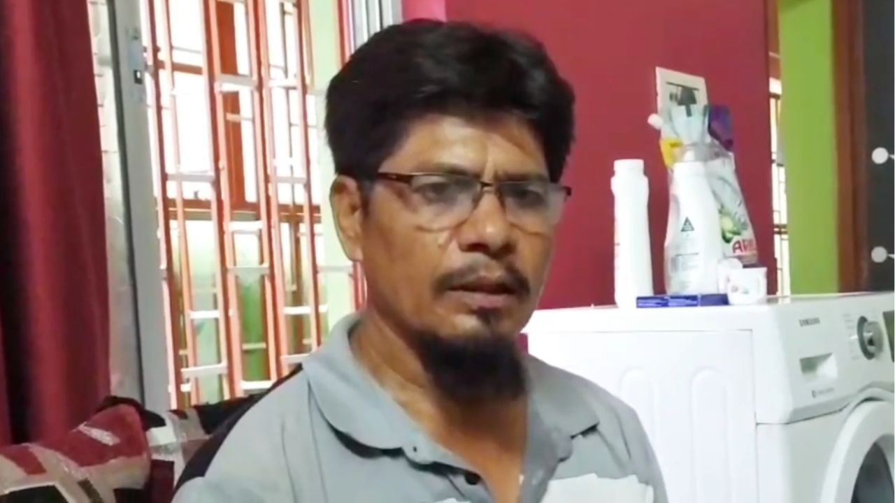 SIR in Bengal: ৯৫-এর তালিকায় নাম রয়েছে, উধাও ২০০২-এ! SIR আতঙ্কে সিরাজরা