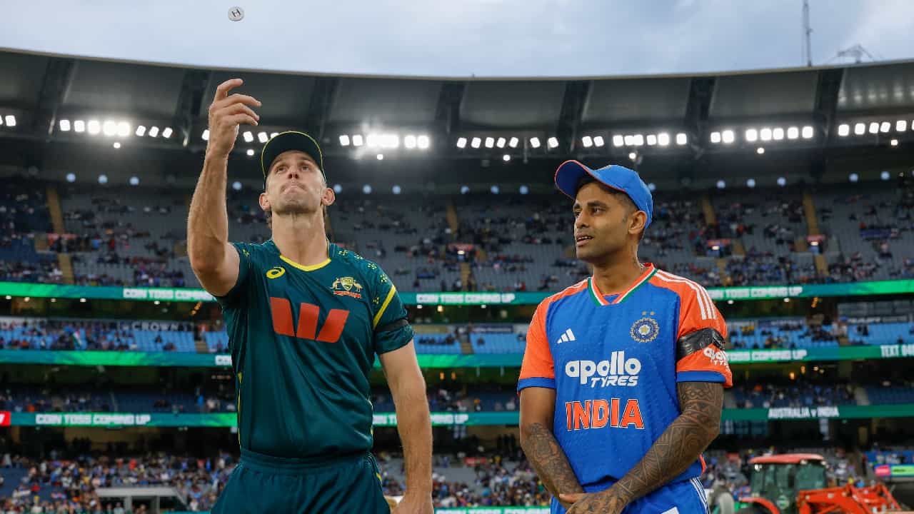 IND vs AUS 4th T20: সূর্য ব্রিগেড কি পারবে অজিদের পিছনে ফেলে দিতে? কোথায় কীভাবে দেখবেন IND-AUS চতুর্থ টি-২০ ম্যাচ? IND vs AUS 4th T20: সূর্য ব্রিগেড কি পারবে অজিদের পিছনে ফেলে দিতে? কোথায় কীভাবে দেখবেন IND-AUS চতুর্থ টি-২০ ম্যাচ?