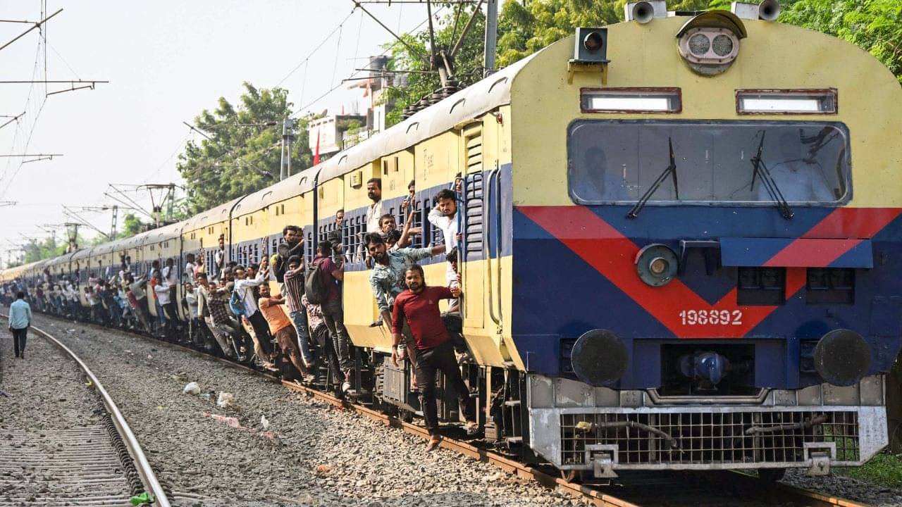 Indian Railway: যাত্রীকে দিতে হবে ২৫ হাজার টাকার ক্ষতিপূরণ! আদালতে ধাক্কা খেল IRCTC
