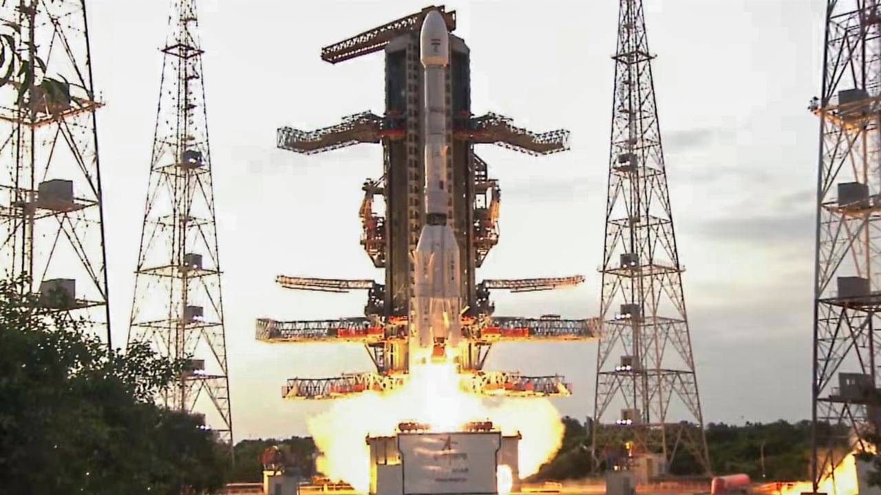 ISRO to Launch Bahubali: মহাশূন্যে বাহুবলীকে পাঠাবে ISRO, আরও শক্তি বাড়বে নৌসেনার