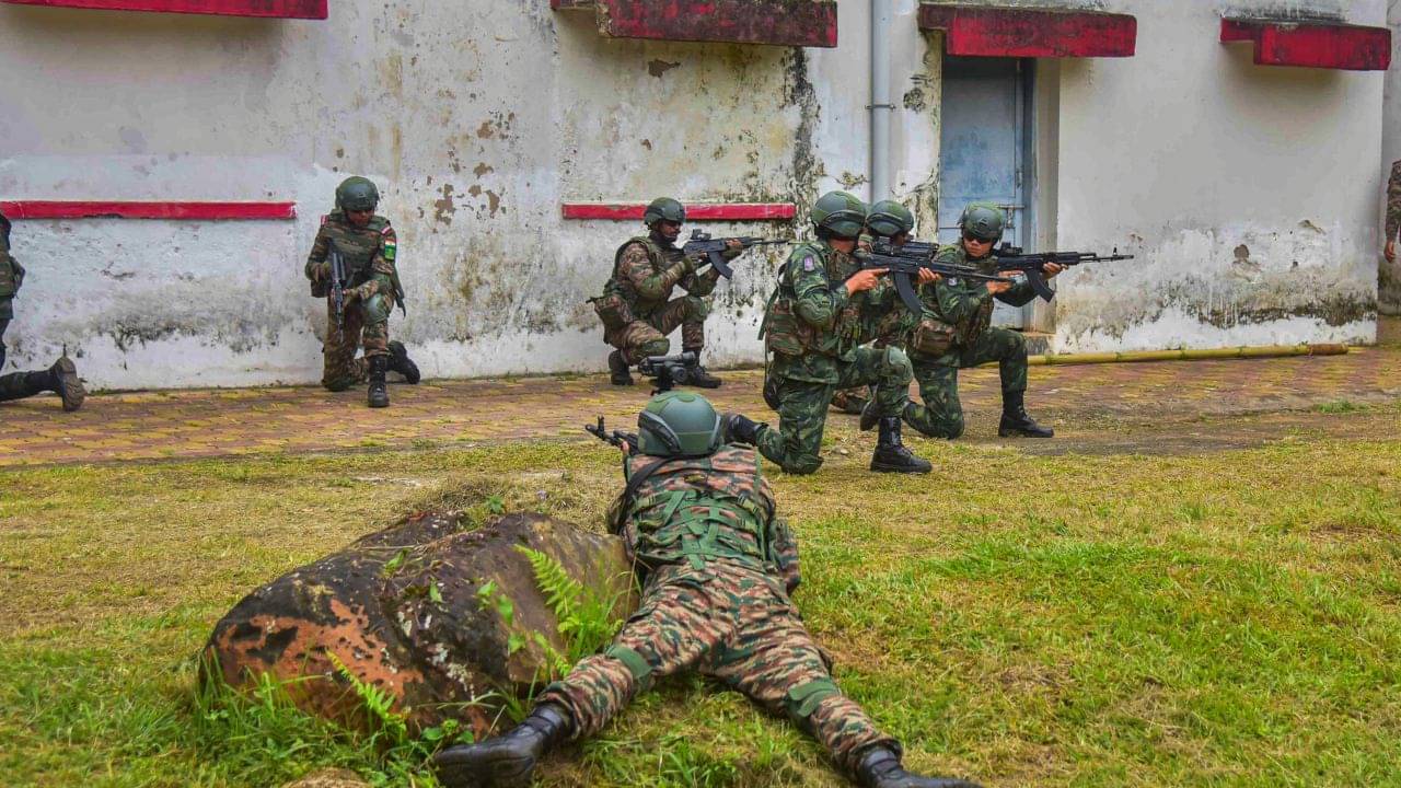 Siliguri: হঠাৎ কী হল? উত্তরবঙ্গে একযোগে বৈঠকে বসল সেনা, পুলিশ, BSF, NIA