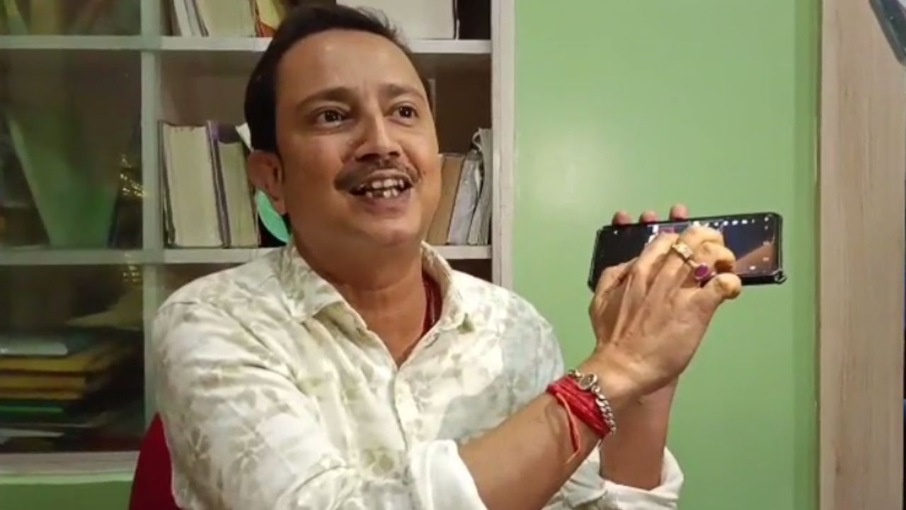 Jalpaiguri: প্রধান শিক্ষিকার কান ধরে ওঠবস, রিপোর্ট তলব মমতার