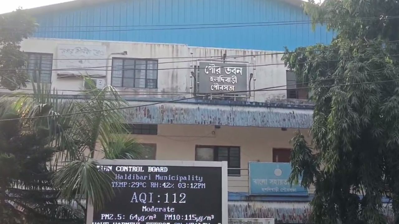 Jalpaguri: বৈঠকে এখনও মিলল না সমাধান সূত্র, শুকনো মুখে বাড়ি ফিরলেন পরেশ