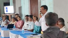 মহিলাকর্মীদের সঙ্গে নিয়ে যান, তৃণমূল নেতার নিদানে রাজনৈতিক তরজা