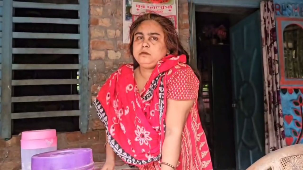 North 24 Pargana: শ্বশুরকে বাবা বানিয়ে থাকছিলেন এখানে, জানাজানি হতেই বেপাত্তা রিয়াজুল North 24 Pargana: শ্বশুরকে বাবা বানিয়ে থাকছিলেন এখানে, জানাজানি হতেই বেপাত্তা রিয়াজুল