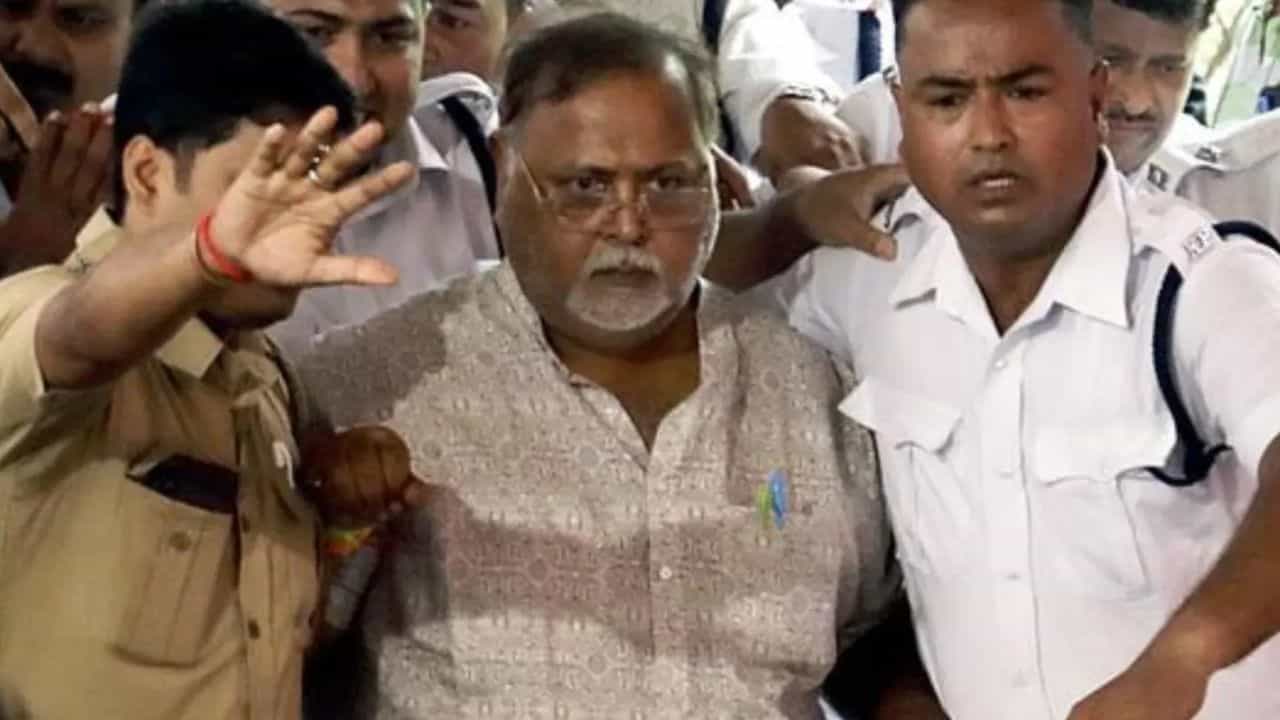 Partha Chatterjee: ৩ বছর পর জেলমুক্তি পার্থর? এই সপ্তাহেই কাটতে পারে প্রাক্তন শিক্ষামন্ত্রীর জামিন-জট Partha Chatterjee: ৩ বছর পর জেলমুক্তি পার্থর? এই সপ্তাহেই কাটতে পারে প্রাক্তন শিক্ষামন্ত্রীর জামিন-জট