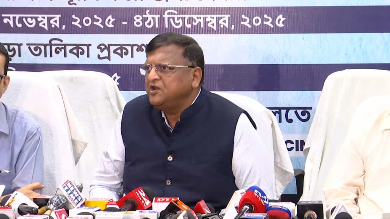 SIR in Bengal: 'ওনারাই রিয়েল হিরো'! সোমের বৈঠকে বিএলও-দের স্বস্তি দিল কমিশন SIR in Bengal: 'ওনারাই রিয়েল হিরো'! সোমের বৈঠকে বিএলও-দের স্বস্তি দিল কমিশন