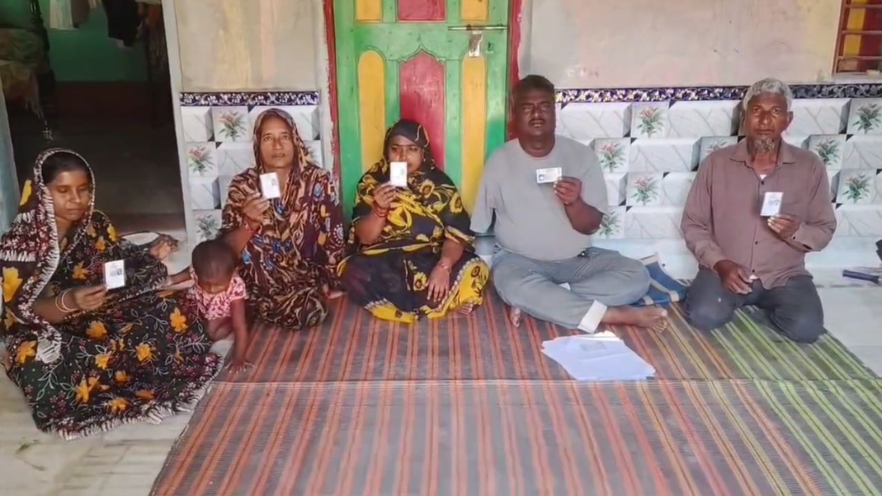 SIR in Bengal: বাদের তালিকায় পরিবার! SIR নিয়ে আতঙ্কিত খোদ তৃণমূল নেতা