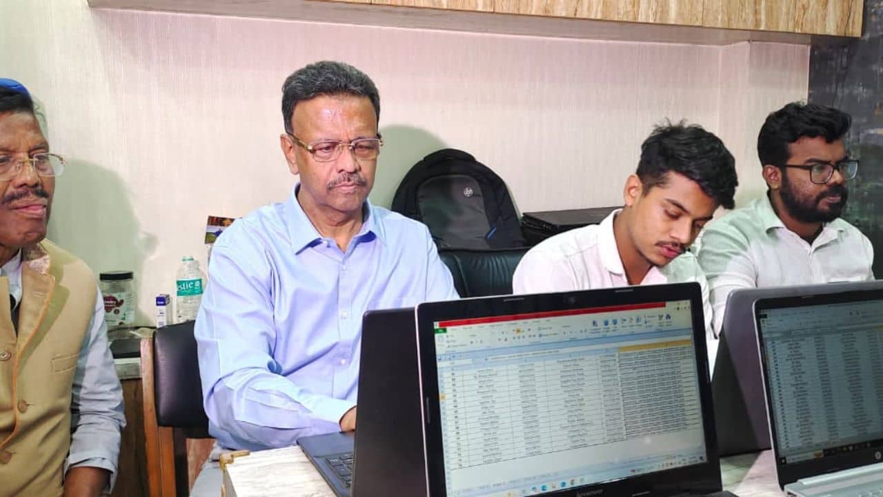 SIR in Bengal: অভিষেক স্যর-এর পাঠশালা শেষ হতেই ময়দানে লাস্ট বয় ববি, গেলেন একের পর এক ওয়ার রুমে