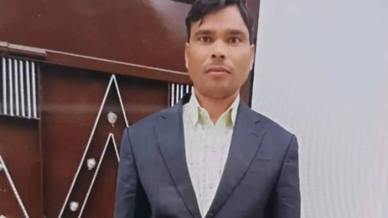 SIR Supervisor Kills Himself: বিয়ের ছুটি নেওয়ায় এল সাসপেন্ড-হুমকি! SIR চাপে যোগীরাজ্যে আত্মঘাতী সুপারভাইজ়ার