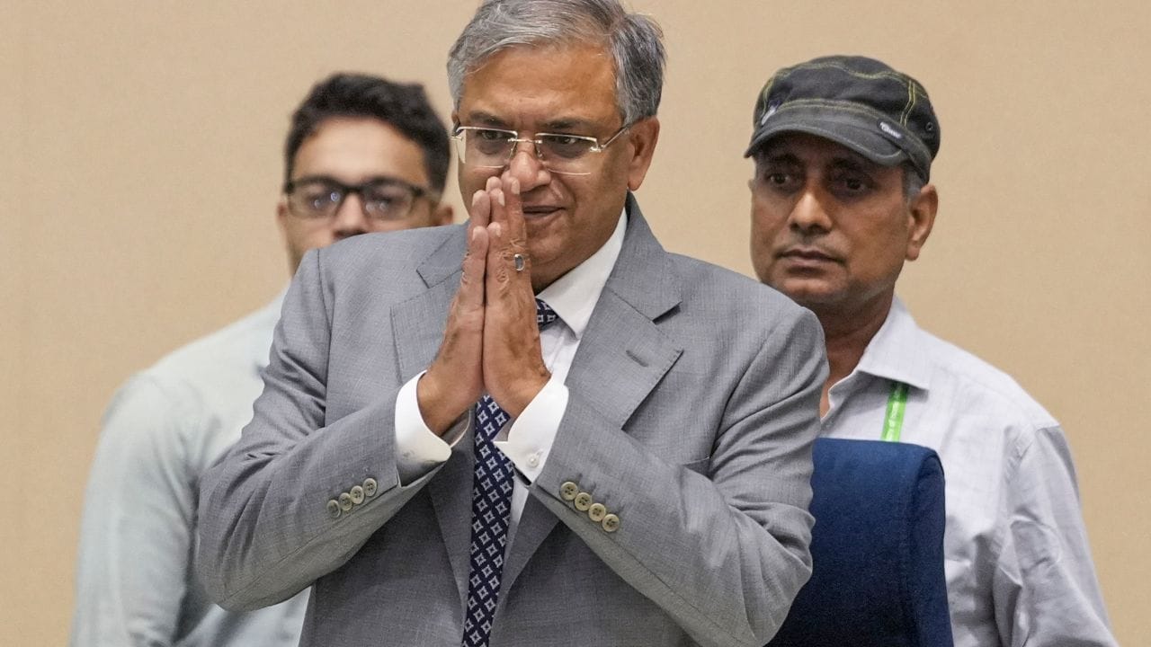 SIR in Bengal: বাংলার এসআইআর নিয়ে আরও কড়া কমিশন, পাঠাচ্ছে বিশেষ পর্যবেক্ষক SIR in Bengal: বাংলার এসআইআর নিয়ে আরও কড়া কমিশন, পাঠাচ্ছে বিশেষ পর্যবেক্ষক