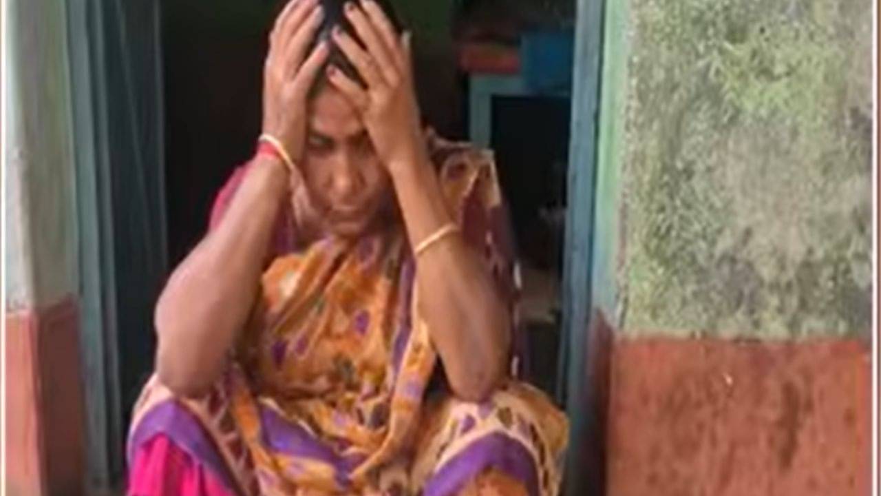 Voter List: যেদিকে দেখছেন শুধুই রয়েছেন মায়ারানি, কিউ আর কোড স্ক্যান করতেই শক খেলেন BLO