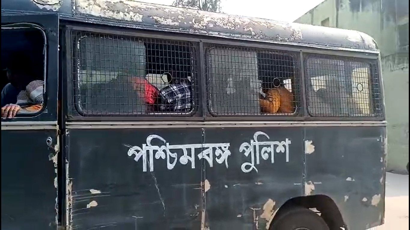 Nadia: SIR-এ তপ্ত বাংলা! নদিয়ায় সীমান্তবর্তী এলাকা থেকে গ্রেফতার ১০ বাংলাদেশি