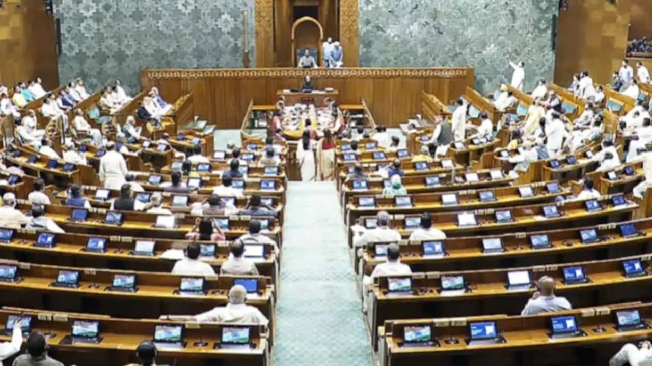 Parliament Winter Session: স্তবক বাদ থেকে জাতীয় গান! বন্দে মাতরম ইস্যুতে শীতকালীন অধিবেশন শুরু করতে চায় কেন্দ্র