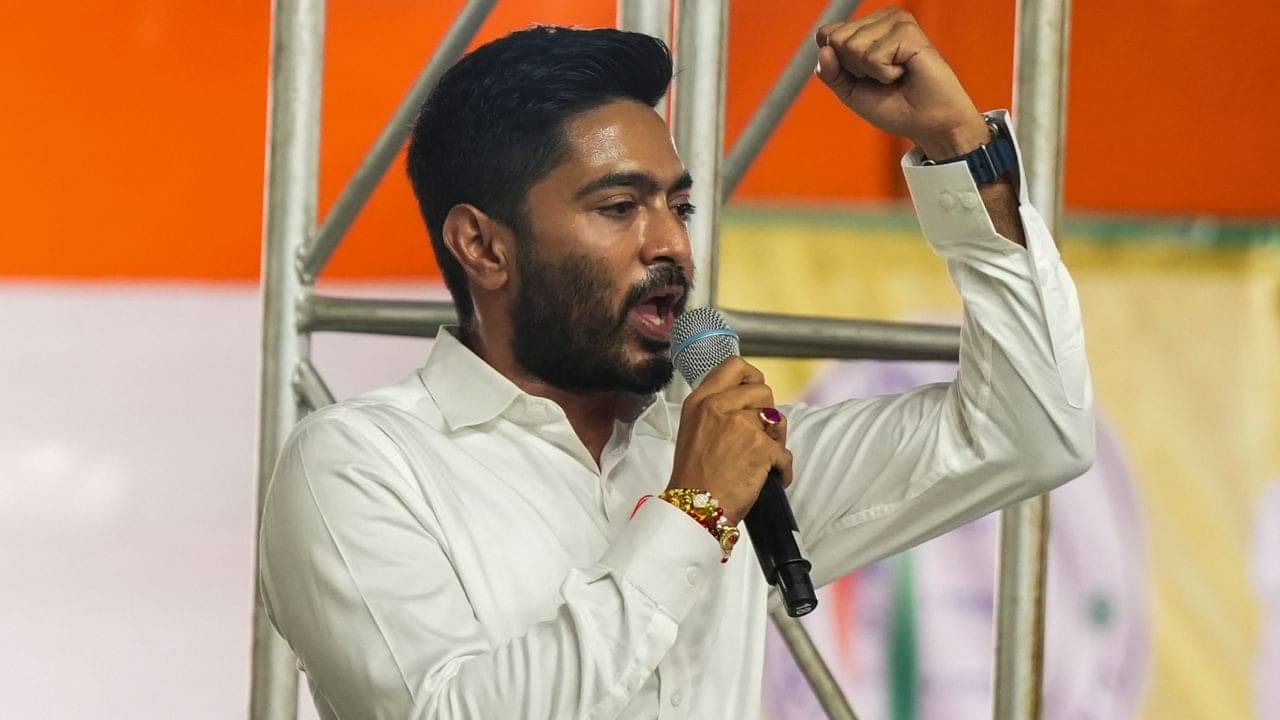 SIR in Bengal: বিএলএ-দের নিয়ে সন্তুষ্ট নন অভিষেক! ডাকলেন বৈঠক