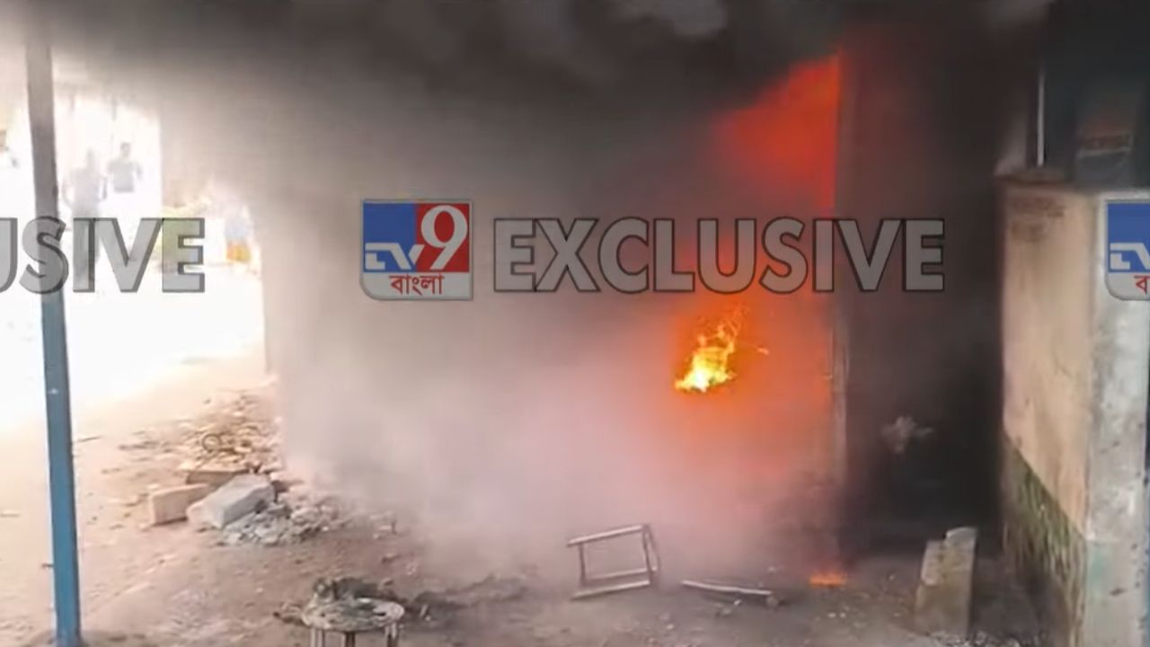 Howrah Fire News: বাইকের গ্যারেজে বিধ্বংসী আগুন! জীবন্ত জ্বলে মৃত্যু মালিকের