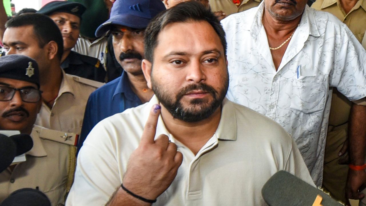 Tejashwi Yadav: রাঘোপুরের 'রাঘব বোয়াল' হওয়া হবে না তেজস্বীর? পিছিয়ে বিরোধী জোটের মুখ্যমন্ত্রী পদপ্রার্থী Tejashwi Yadav: রাঘোপুরের 'রাঘব বোয়াল' হওয়া হবে না তেজস্বীর? পিছিয়ে বিরোধী জোটের মুখ্যমন্ত্রী পদপ্রার্থী