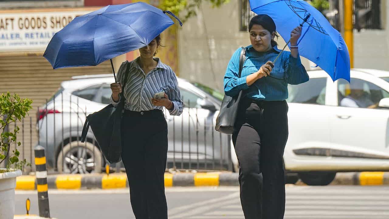 West Bengal Weather: বাংলার শীতে পড়ল কাঁটা! নভেম্বরে গরমের আপডেট দিল হাওয়া অফিস West Bengal Weather: বাংলার শীতে পড়ল কাঁটা! নভেম্বরে গরমের আপডেট দিল হাওয়া অফিস